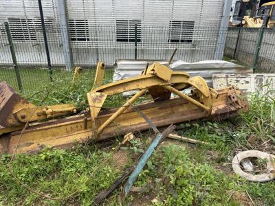 Foto de SUCATA DE LÂMINA DE MOTONIVELADORA
